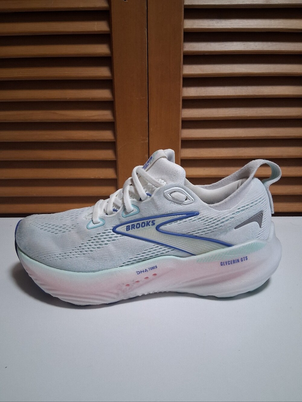 Brooks Glycerin GTS 22 White/Limpet Shell/Amaro Blue Women's Sneaker * Size: 6.5